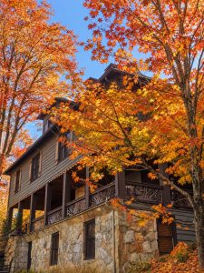 Beechwood Inn fall foliage exterior